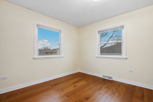 2821 W 102nd St, Evergreen Park, IL, 60805-3552 | Card Image