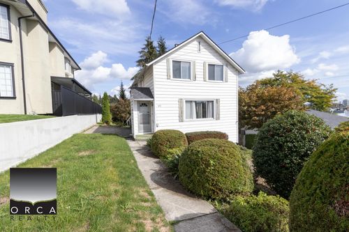 {{alt}} | Card Image