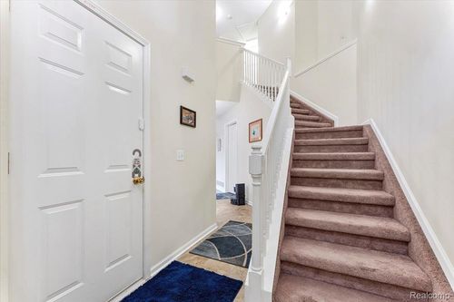 5457 Greenway Dr, Trenton, MI, 48183-7207 | Card Image