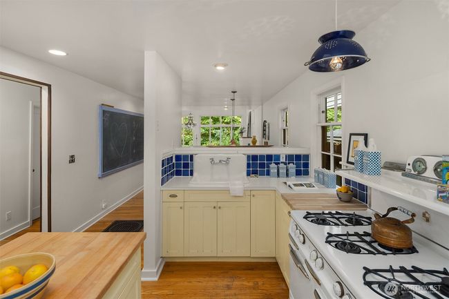 4512 35 Th Ave W, House other with 3 bedrooms, 2 bathrooms and null parking in Seattle WA | Image 6