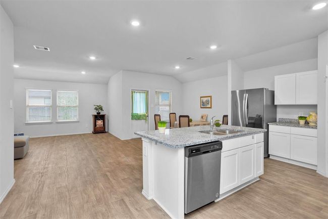 127 Barton Creek Dr, House other with 4 bedrooms, 2 bathrooms and 2 parking in Huntsville TX | Image 7