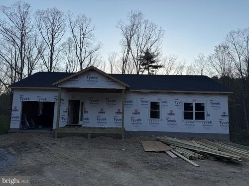 523 Oak Hill Rd, Berkeley Springs, WV, 25411-5526 | Card Image