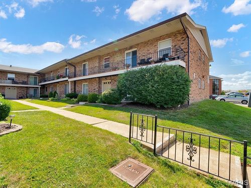 95-6910 Colonial Woods Drive, St Louis, MO, 63129 | Card Image