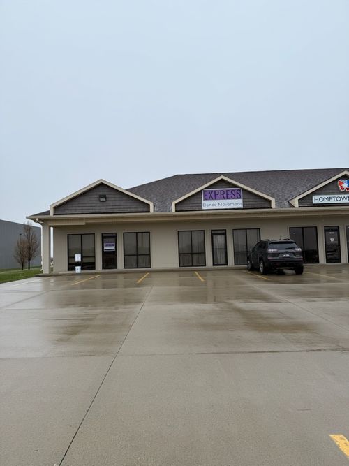 800-814 Iowa Speedway Dr, Newton, IA, 50208-8186 | Card Image