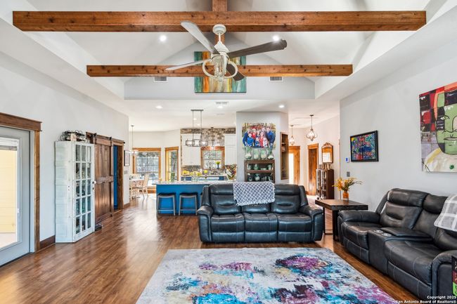 381 Camino Primero, House other with 3 bedrooms, 2 bathrooms and null parking in Leakey TX | Image 10
