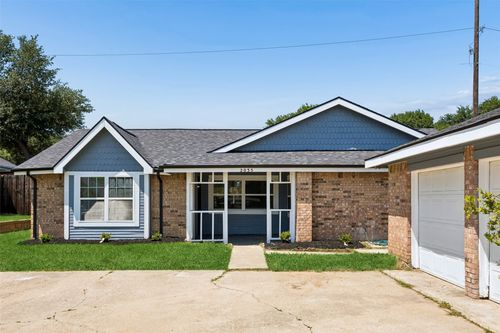 2035 Sancerre Ln, Carrollton, TX, 75007-2212 | Card Image