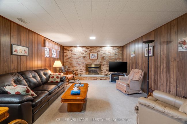 60 James St N, House other with 3 bedrooms, 2 bathrooms and 2 parking in Forest ON | Image 24
