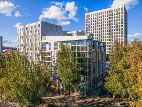 605-533 Ne Holladay St, Portland, OR, 97232-2081 | Card Image