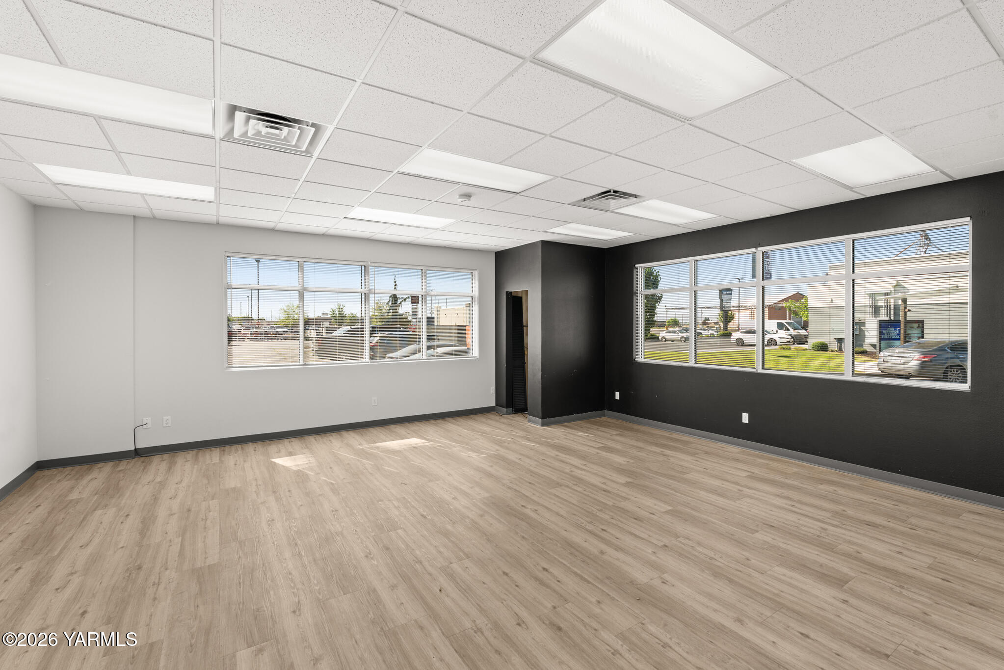 Commercial Sale in Sunnyside 4