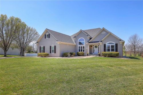 1602 Sw Timberline Rd, Oak Grove, MO, 64075-5207 | Card Image