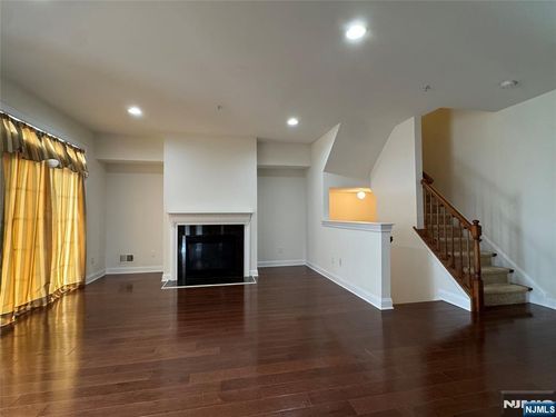 306 April Way, Middletown, NJ, 07748-6509 | Card Image