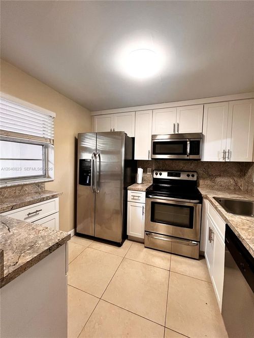 109-9235 Lagoon Pl, Davie, FL, 33324-6718 | Card Image