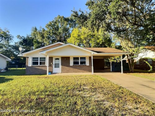 302 Hunter Dr, Ocean Springs, MS, 39564-5620 | Card Image