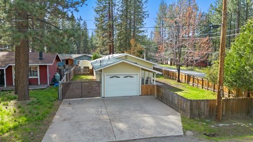 833 W Plumas Ave, Portola, CA, 96122-7004 | Card Image