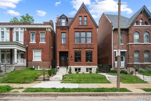 2745 Armand Pl, Saint Louis, MO, 63104-2213 | Card Image