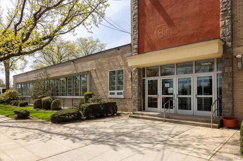 71-64 168th St, Fresh Meadows, NY, 11365-3242 | Card Image