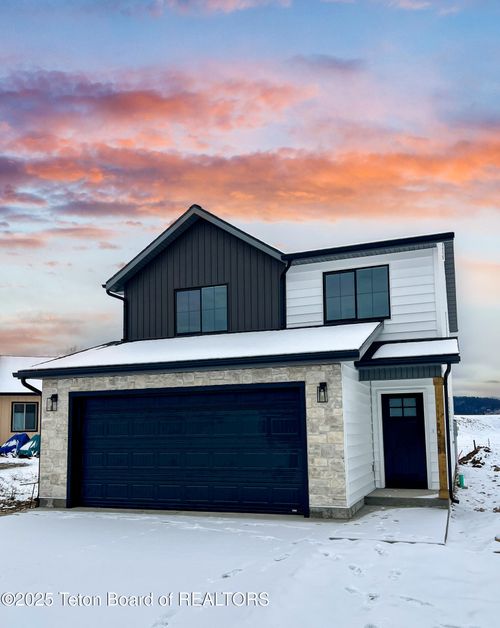 100 Bear Hollow Cir, Thayne, WY, 83127 | Card Image