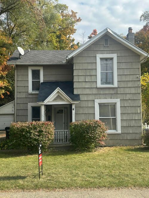 121 Maple St, Grass Lake, MI, 49240-9718 | Card Image
