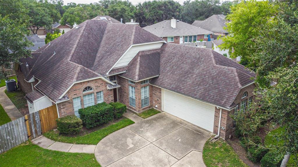 Watercastle Ct, League City, TX 77573