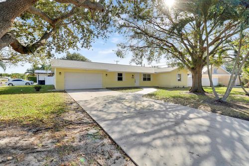678 Riverside Dr, Palm Beach Gardens, FL, 33410-4877 | Card Image