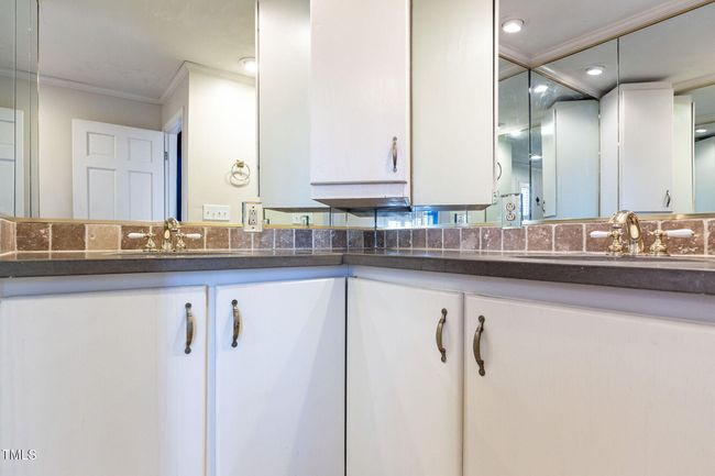 025-1920x1080-master-bathroom | Image 27