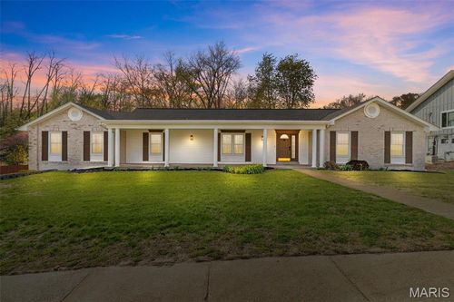 141 Greentrails Dr N, Chesterfield, MO, 63017-2556 | Card Image