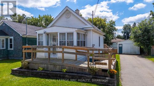 6422 Ash St, Niagara Falls, ON, L2G2H5 | Card Image