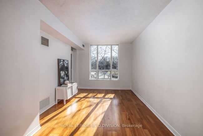 207 - 485 Rosewell Ave, Condo with 1 bedrooms, 1 bathrooms and 1 parking in Toronto ON | Image 4