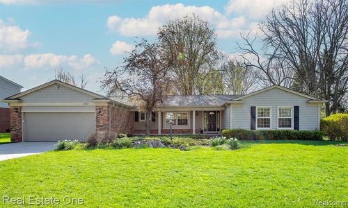 30882 Oak Valley Dr, Farmington Hills, MI, 48331-1425 | Card Image