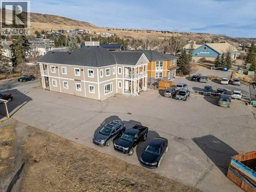 307 1 St E, Cochrane, AB, T4C1Z3 | Card Image
