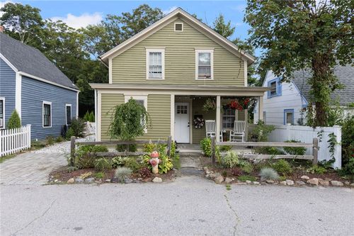 42 Castle St, East Greenwich, RI, 02818-3727 | Card Image