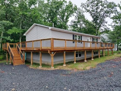 224 Kensington Dr, Bushkill, PA, 18324-8133 | Card Image