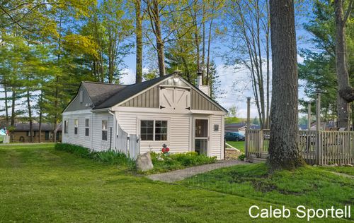 1983 Wolf Lake Dr, Baldwin, MI, 49304-8579 | Card Image