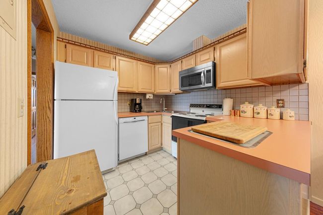 12 Kitchen.jpg | Image 12