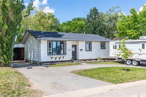 1387 Manitou Cres, Moose Jaw, SK, S6H7C4 | Card Image