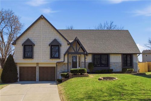 8338 Knox St, Overland Park, KS, 66212-4428 | Card Image