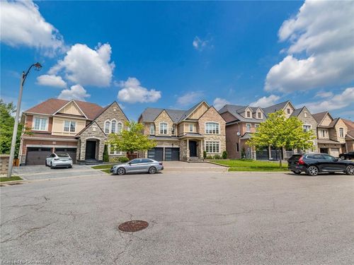 144 Bloomsbury Ave, Brampton, ON, L6P2X2 | Card Image