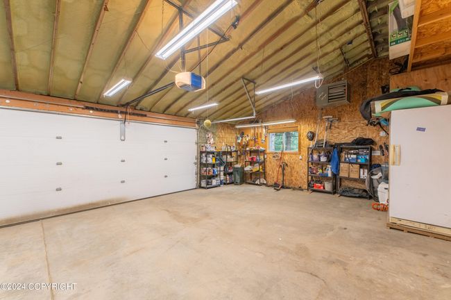 Large Heated Garage | Image 44