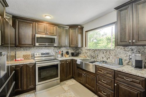 103 Jasmine St, Lake Jackson, TX, 77566-5304 | Card Image