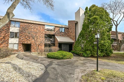 117-2200 W Good Hope Road, GLENDALE, WI, 53209 | Card Image
