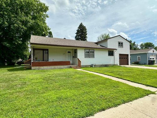 1224 Duba St, Worthington, MN, 56187-2236 | Card Image