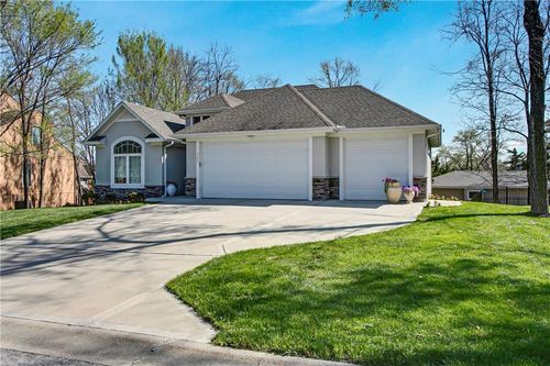 303 E 126th St, Kansas City, MO, 64145-1638 | Card Image