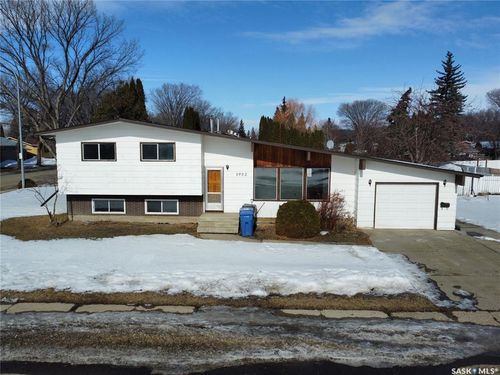 1902 95th St, North Battleford, SK, S9A3C7 | Card Image