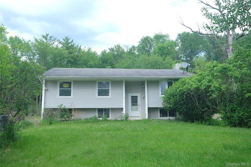 17 Roosevelt Rd, Hyde Park, NY, 12538-2318 | Card Image