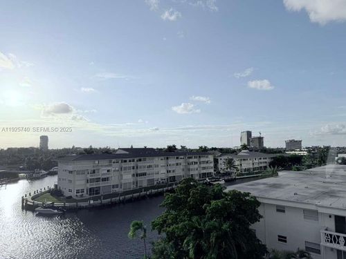 apt-512-401 Golden Isles Dr, Hallandale Beach, FL, 33009-7515 | Card Image