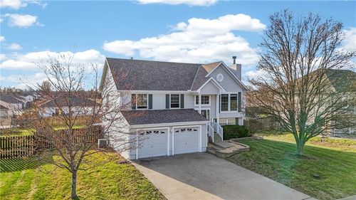 714 S Sunset Ln, Raymore, MO, 64083-8498 | Card Image