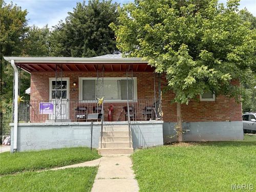 415 Warford Ave, Ferguson, MO, 63135-1955 | Card Image