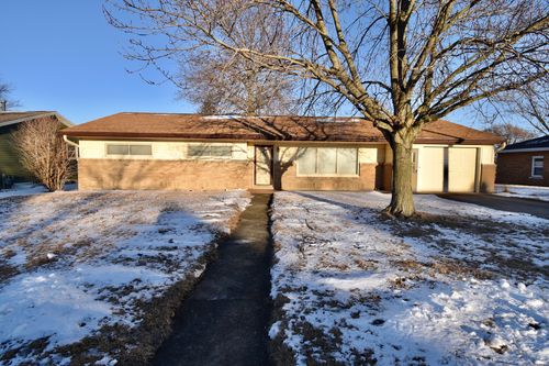 105 S Sunrise St, Roanoke, IL, 61561-7553 | Card Image