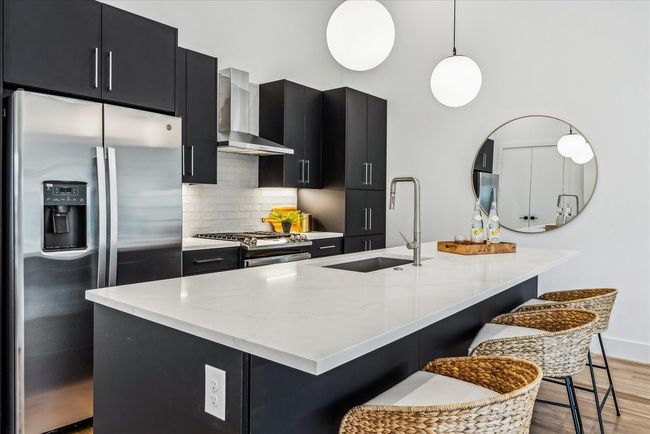 102 - 2138 Lovedale Ave, Condo with 2 bedrooms, 3 bathrooms and null parking in Dallas TX | Image 7