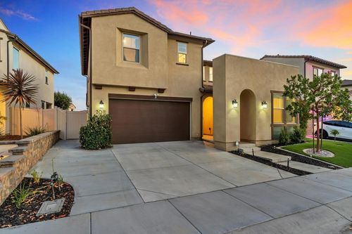 2011 Copernicus Ct, Escondido, CA, 92026-1153 | Card Image